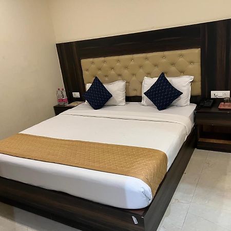 Hotel Sun plaza Luxury Nuova Delhi Esterno foto