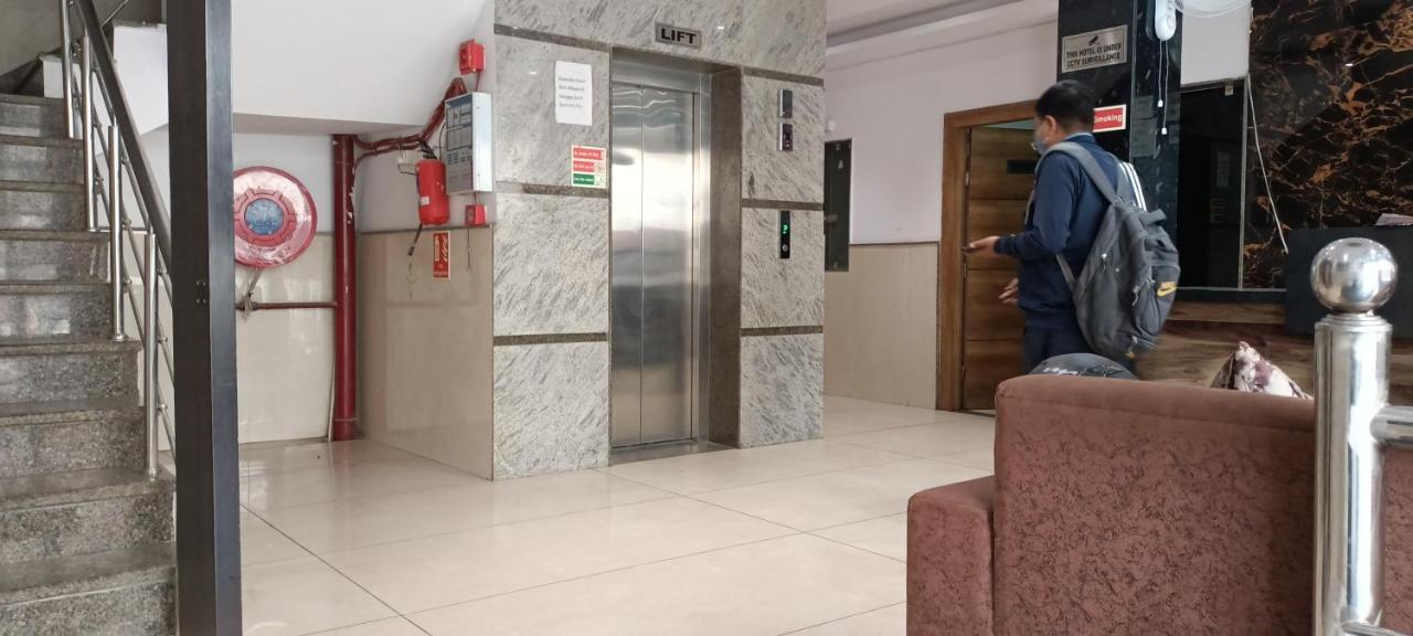 Hotel Sun plaza Luxury Nuova Delhi Esterno foto