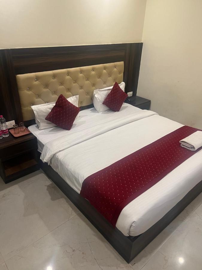 Hotel Sun plaza Luxury Nuova Delhi Esterno foto