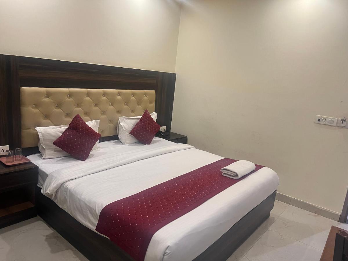 Hotel Sun plaza Luxury Nuova Delhi Esterno foto