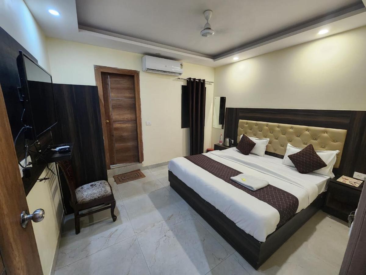 Hotel Sun plaza Luxury Nuova Delhi Esterno foto