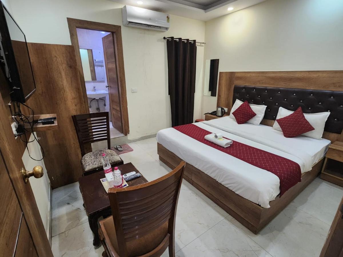 Hotel Sun plaza Luxury Nuova Delhi Esterno foto