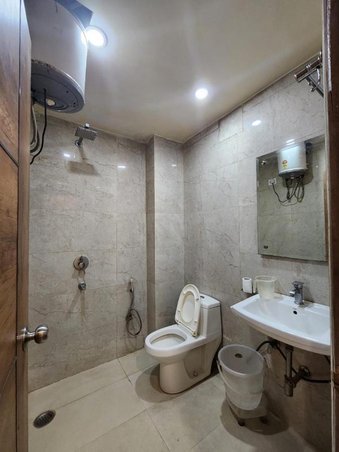 Hotel Sun plaza Luxury Nuova Delhi Esterno foto