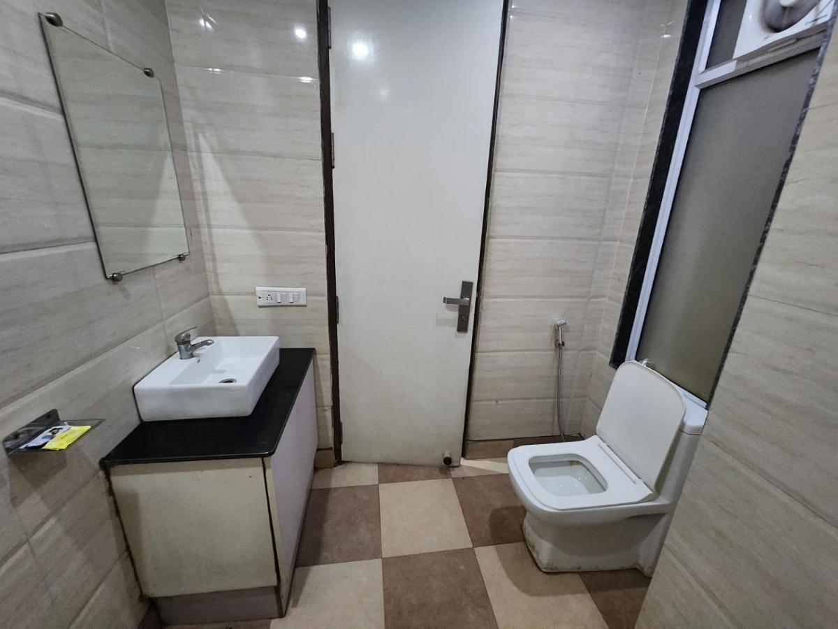 Hotel Sun plaza Luxury Nuova Delhi Esterno foto