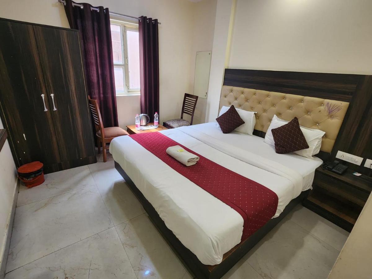 Hotel Sun plaza Luxury Nuova Delhi Esterno foto