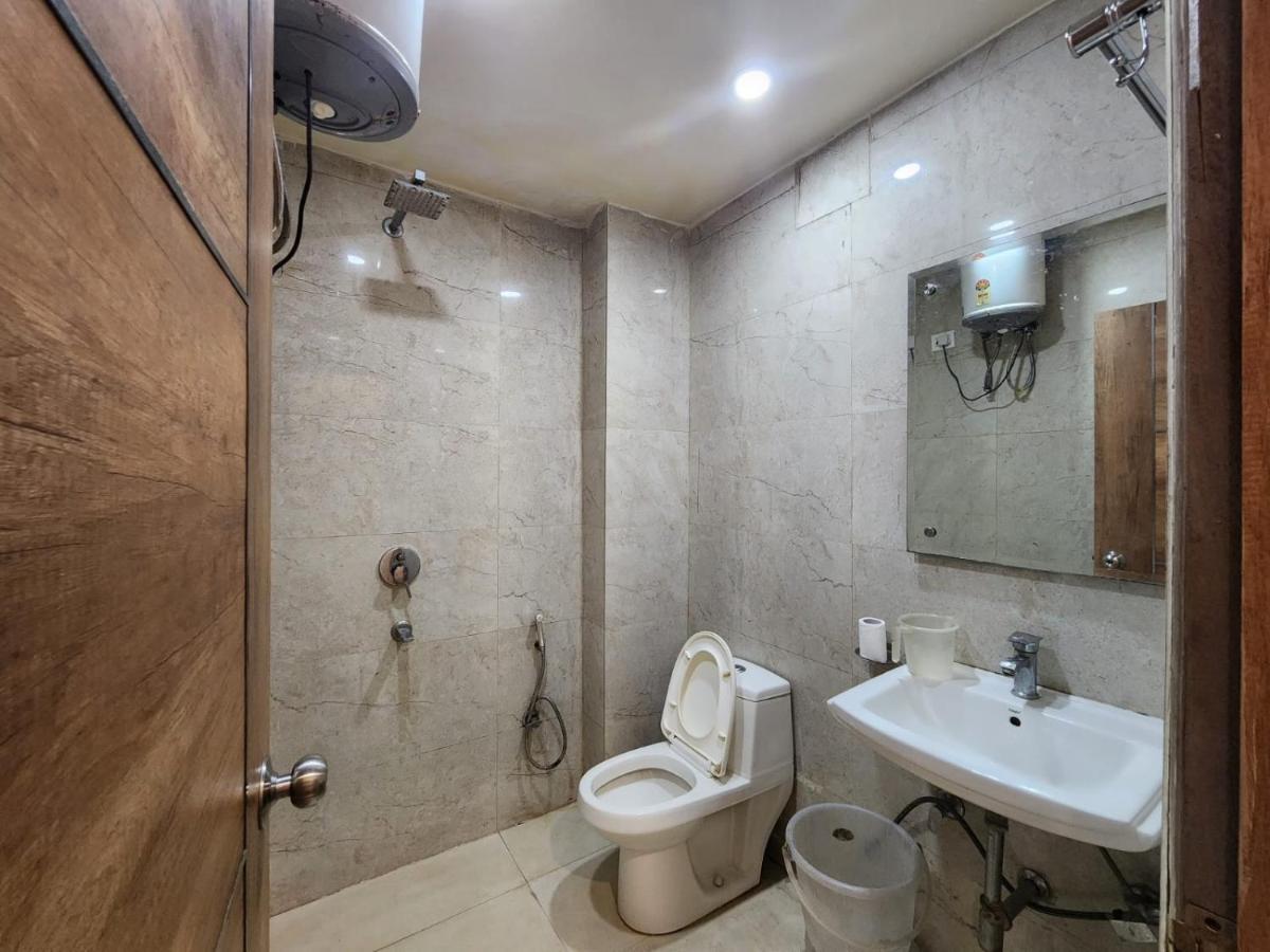 Hotel Sun plaza Luxury Nuova Delhi Esterno foto