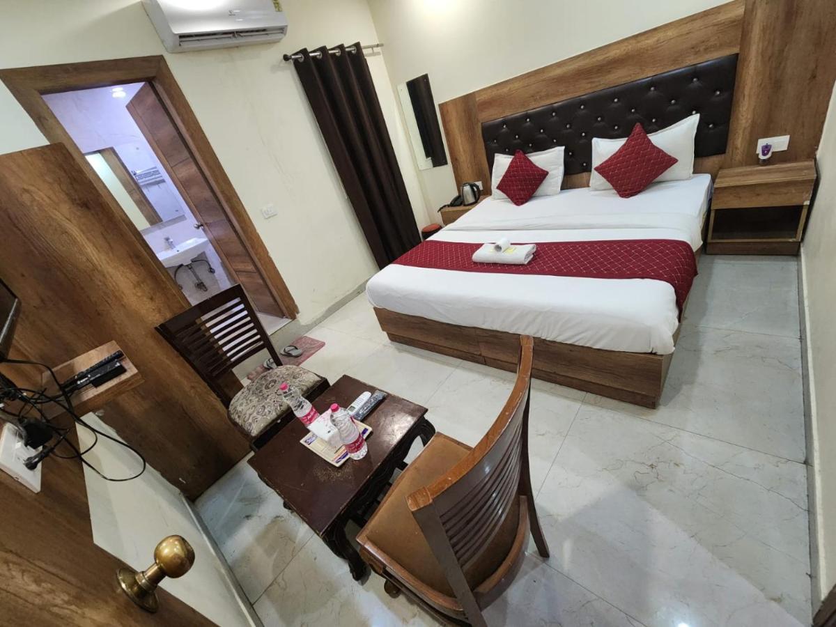 Hotel Sun plaza Luxury Nuova Delhi Esterno foto