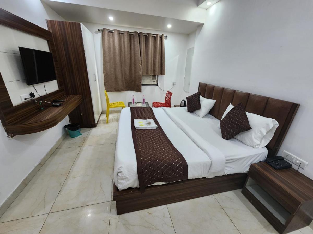 Hotel Sun plaza Luxury Nuova Delhi Esterno foto
