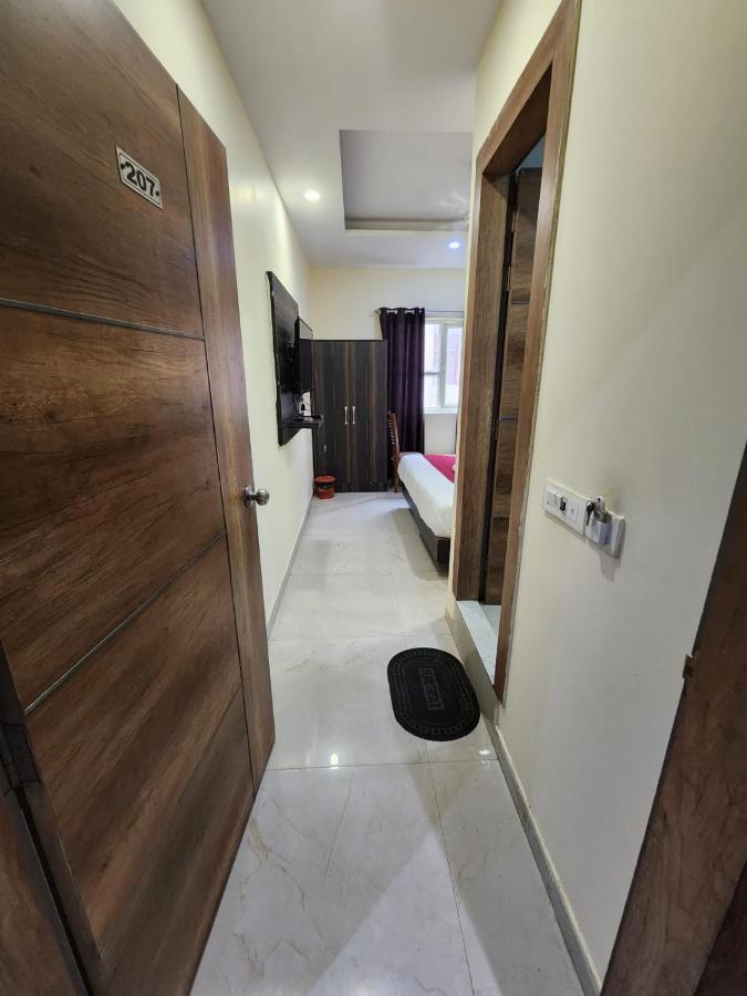 Hotel Sun plaza Luxury Nuova Delhi Esterno foto