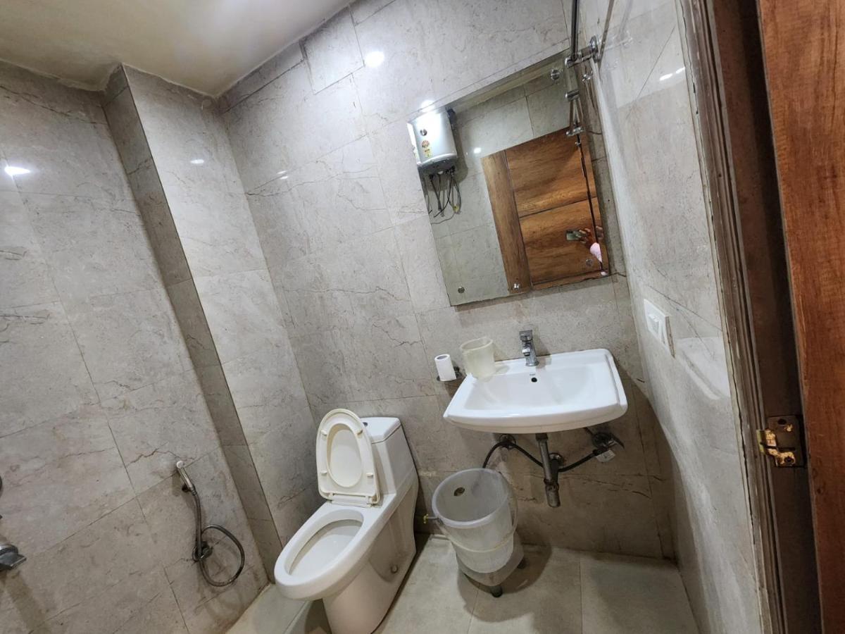 Hotel Sun plaza Luxury Nuova Delhi Esterno foto