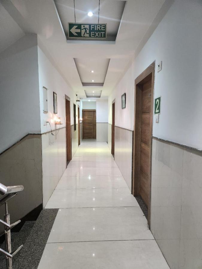 Hotel Sun plaza Luxury Nuova Delhi Esterno foto