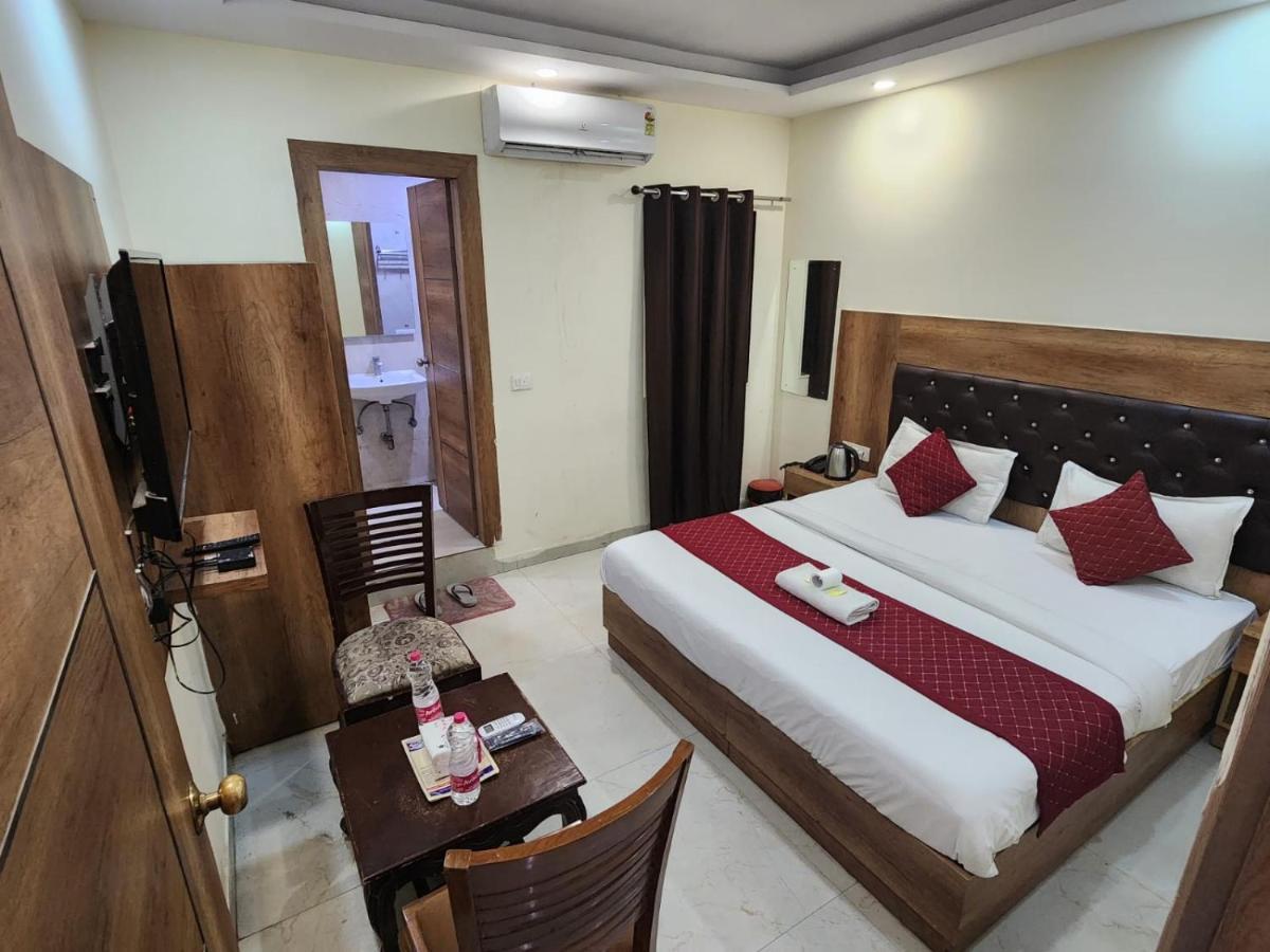 Hotel Sun plaza Luxury Nuova Delhi Esterno foto